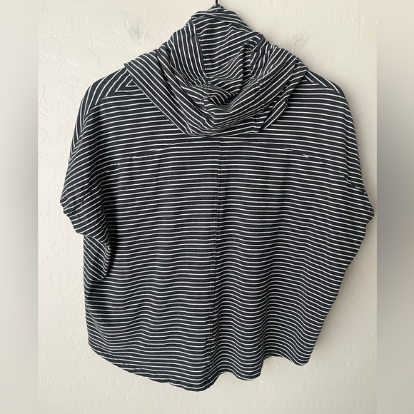 Lululemon Knot Gonna Fly Hoodie Striped Gray Tie Front Short Sleeve shirt 8 - Picture 10 of 12